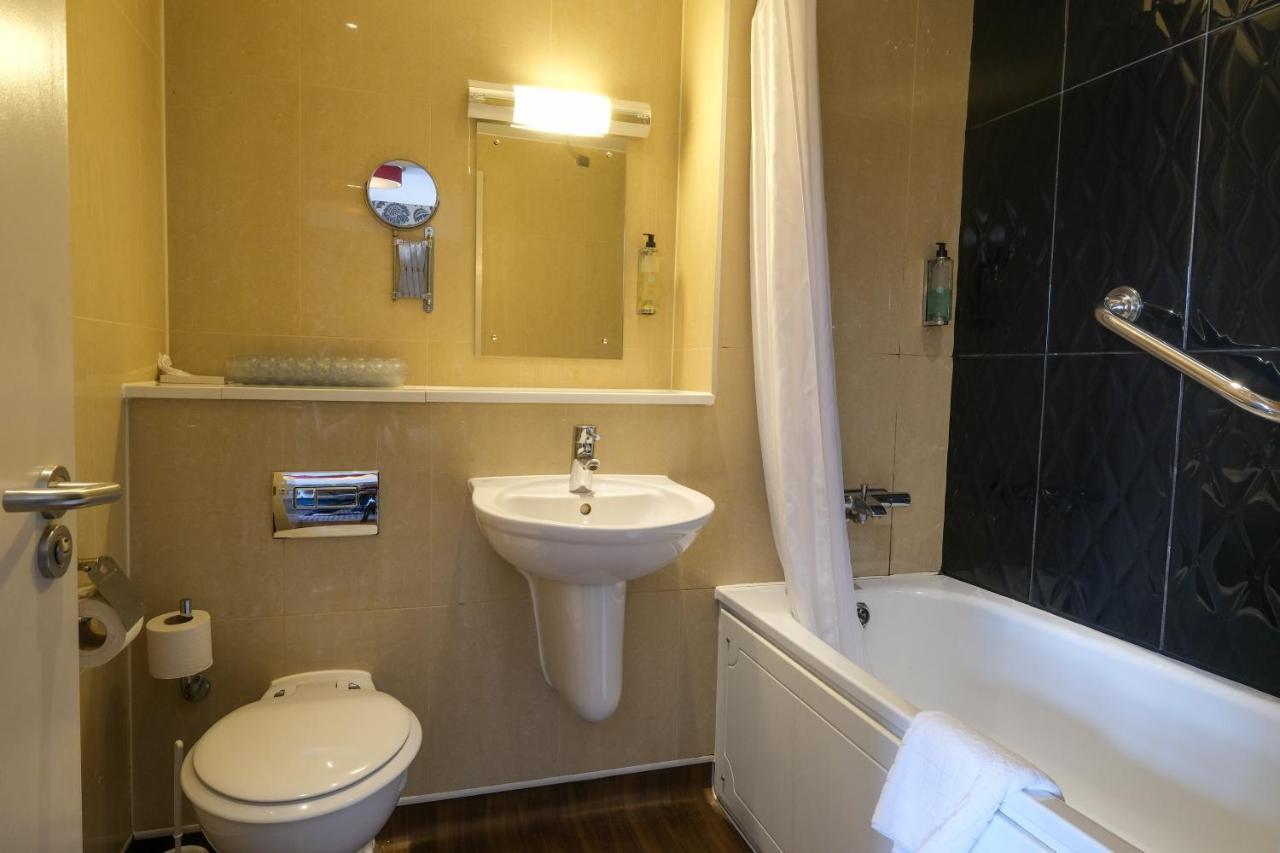 The Unicorn Hotel Wetherspoon Рипон Экстерьер фото