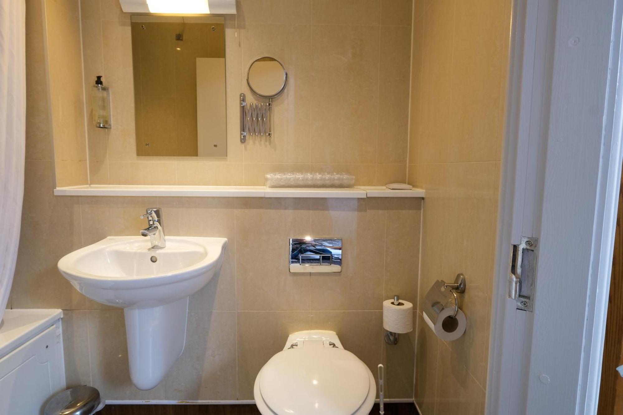 The Unicorn Hotel Wetherspoon Рипон Экстерьер фото