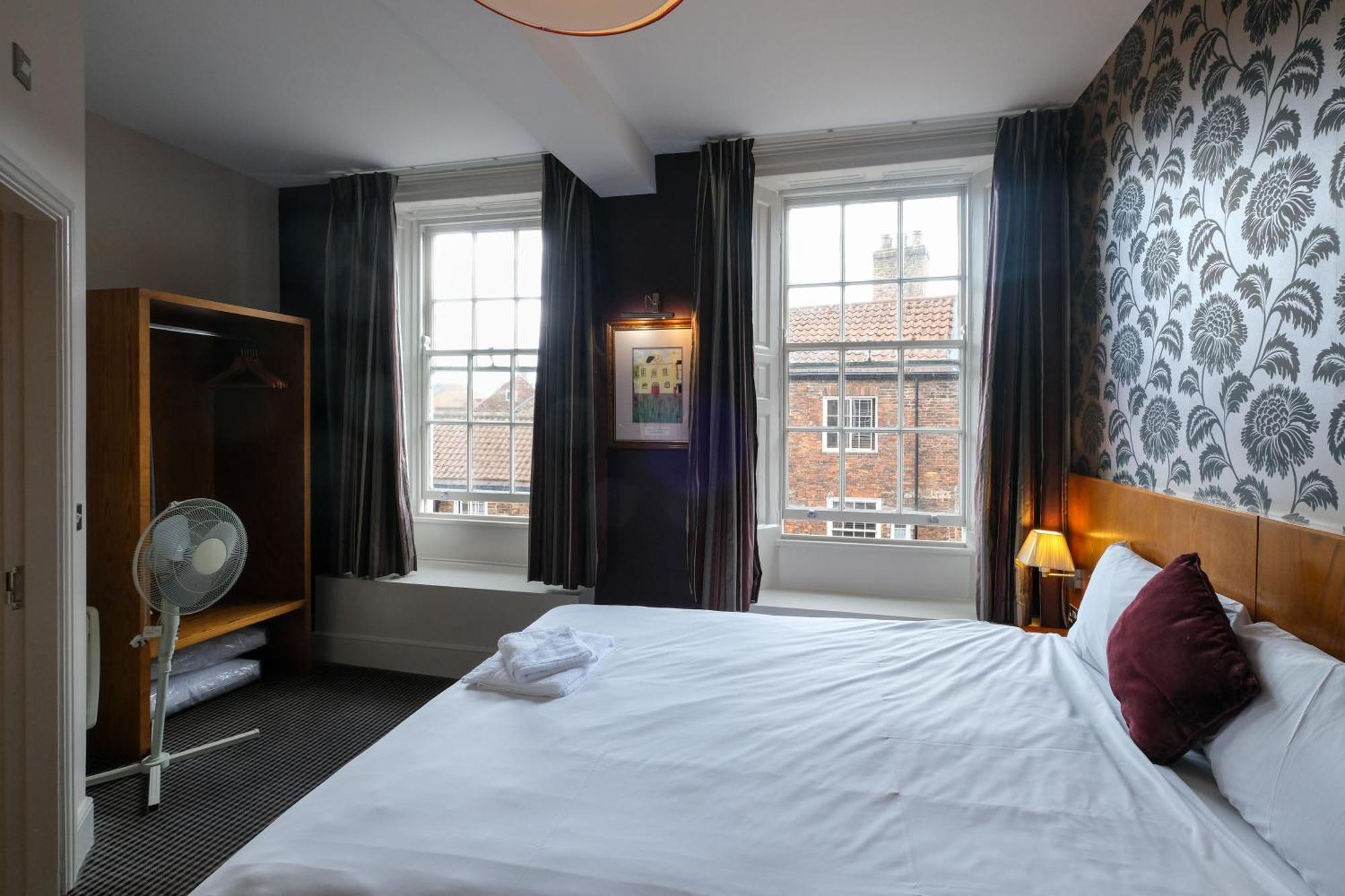 The Unicorn Hotel Wetherspoon Рипон Экстерьер фото