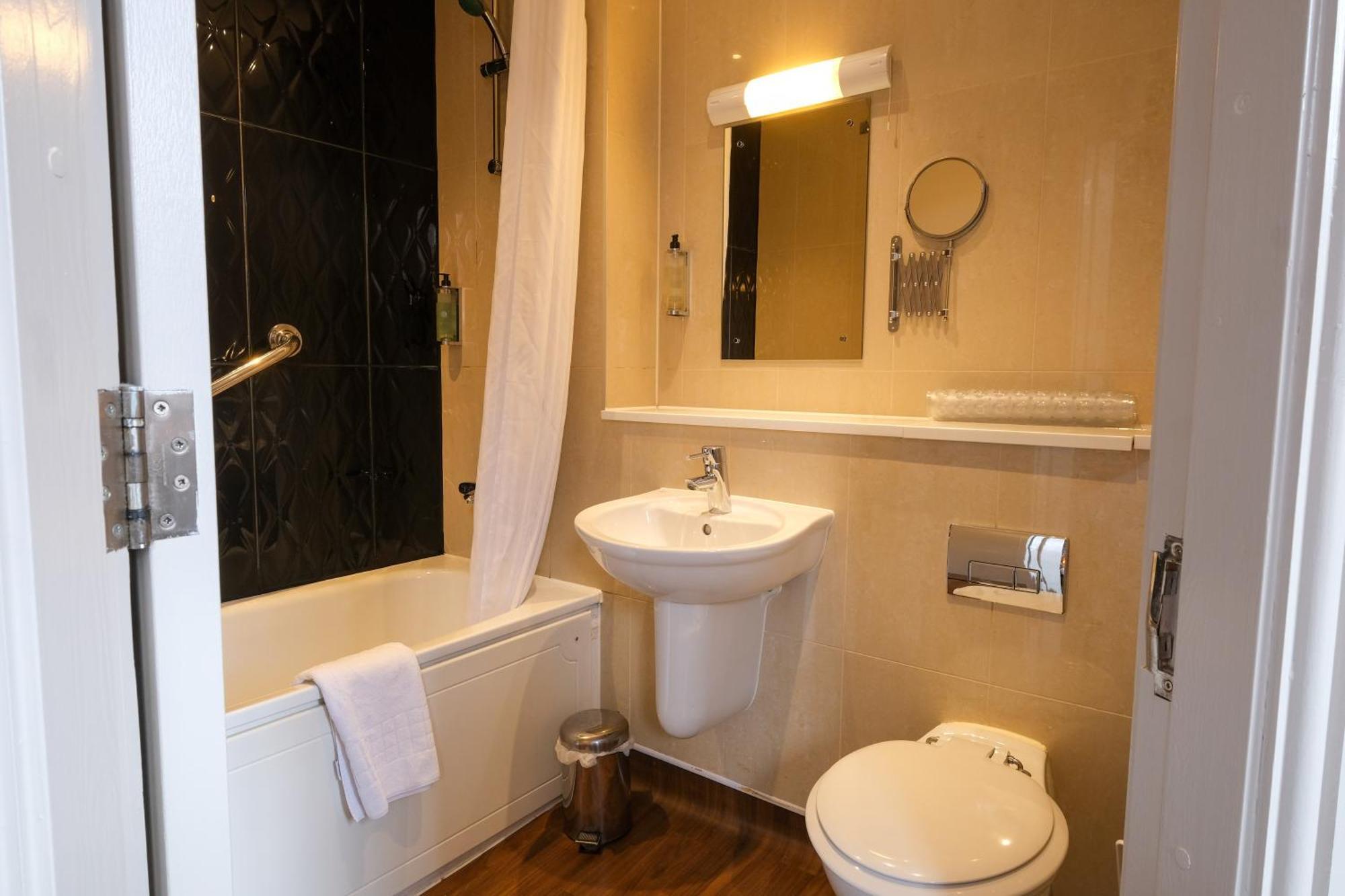 The Unicorn Hotel Wetherspoon Рипон Экстерьер фото